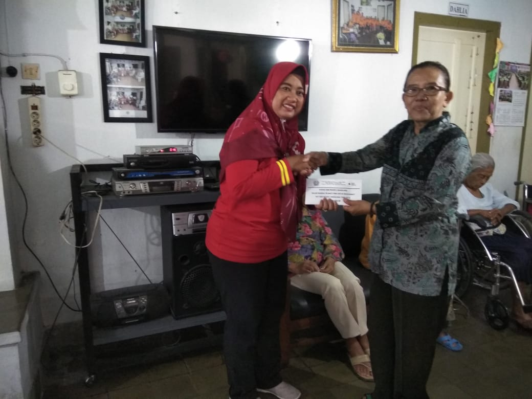 Bhakti sosial di panti jompo