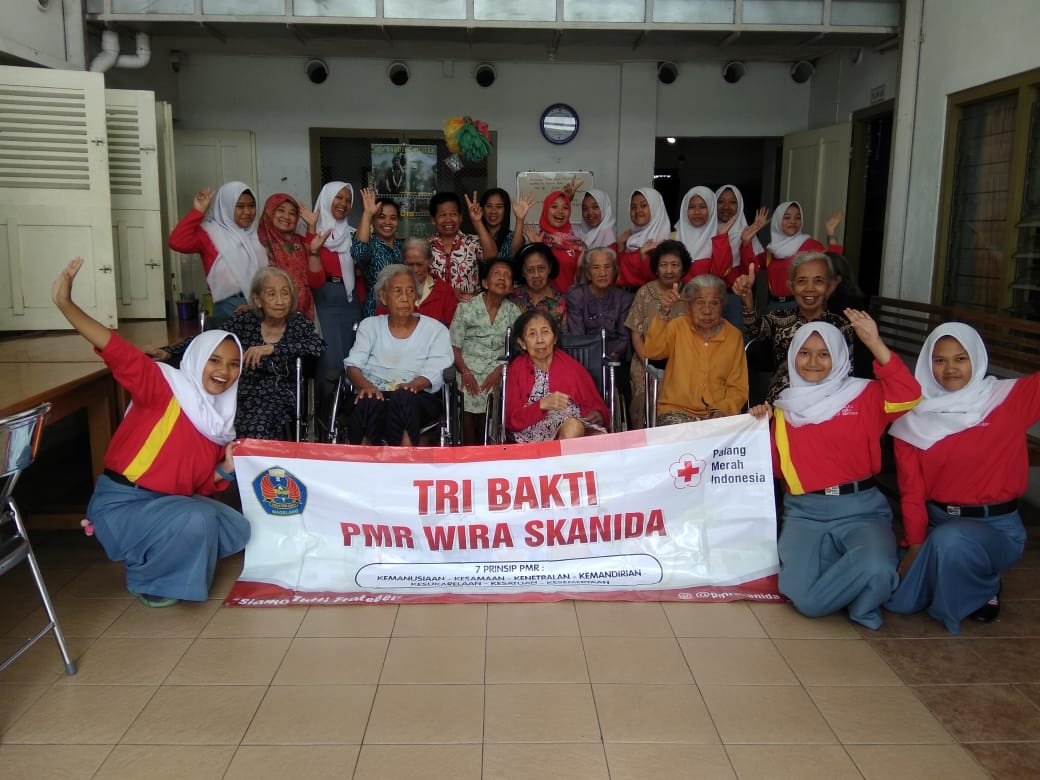 Bhakti sosial di panti jompo